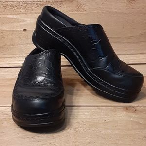 Klogs Black Leather